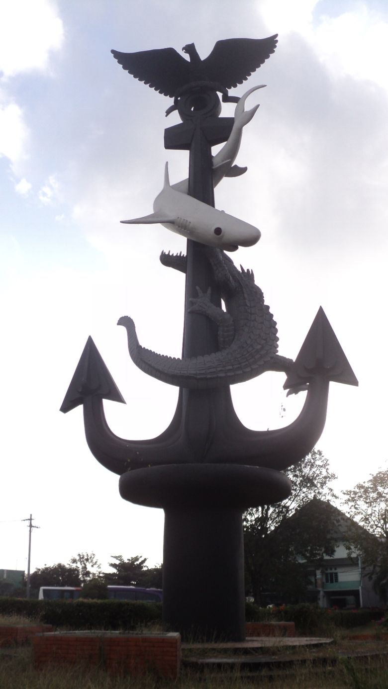 Patung Surabaya di jalan Moh Natsir